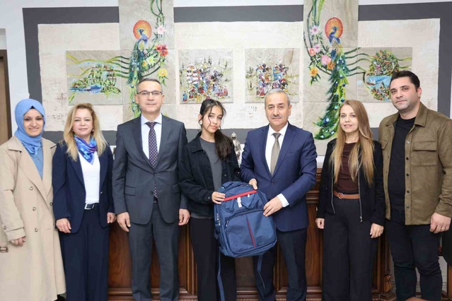 Safranbolulu öğrenci Buğlem Batur MEB'in resim yarışmasında Türkiye birincisi oldu