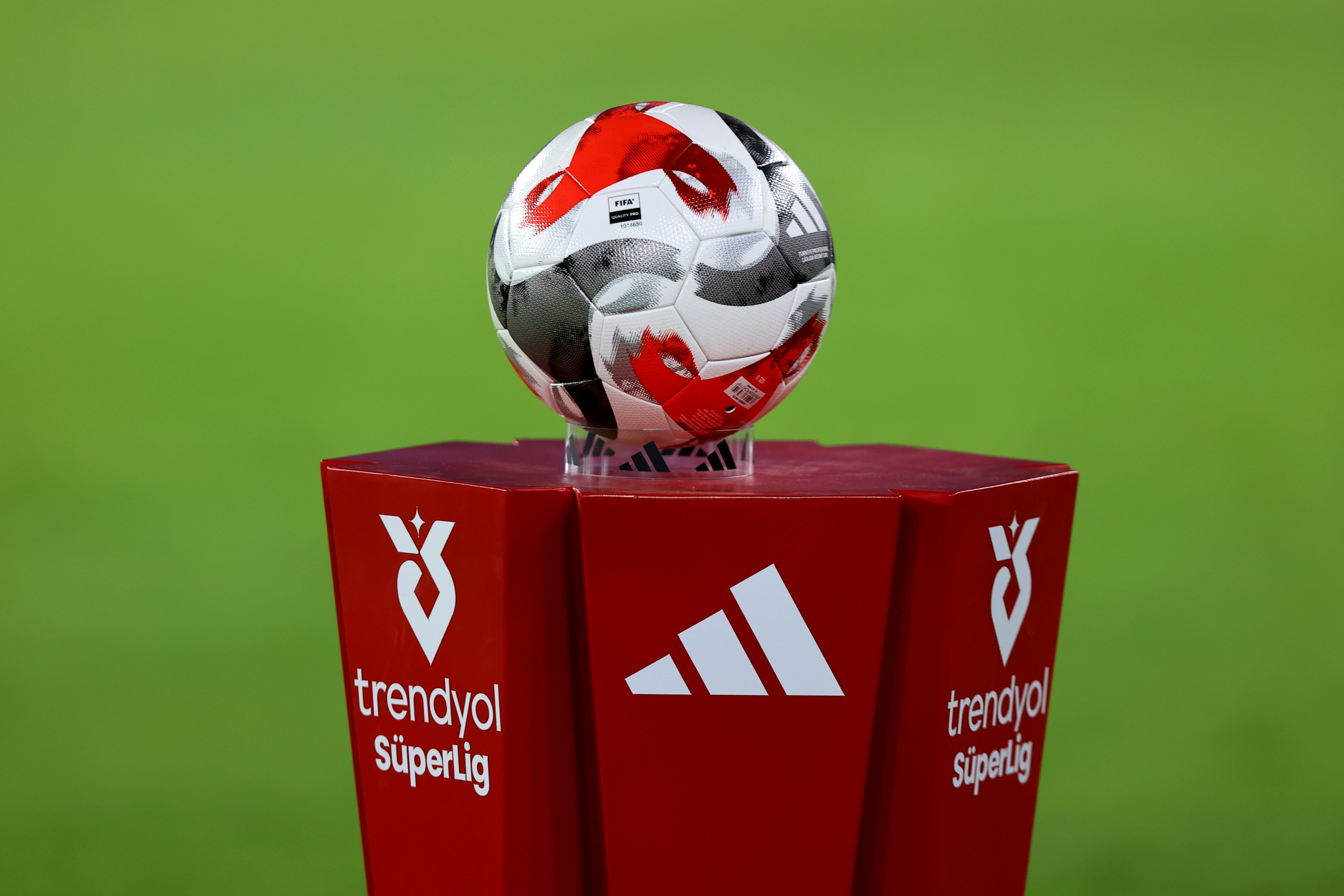 Süper Lig'e yeni yayın dönemi geliyor. Yapay zeka destekli dikey format