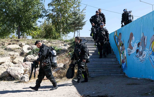 Van Gölü'ndeki vakalara 8 kişilik su altı kurtarma ekibi 7/24 müdahale ediyor