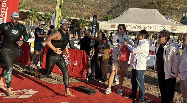 Muğla Marmaris'te 22 ülkeden 2 bin 400 sporcunun katıldığı yüzme şampiyonası başladı