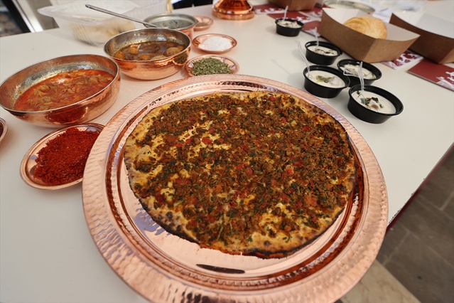 GastroAntep'te Fatma Şahin, tarihi miras olan sofranın korunması gerektiğini söyledi