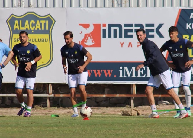 Alaçatıspor, İzmir Süper Amatör Lig'in ilk haftasında Eski İzmir Gençlik'i 7-1 yendi
