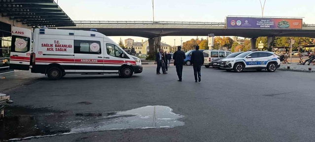 Kayseri'de tramvay durağına geçen 18 yaşındaki gence otomobil çarptı, kurtarılamadı