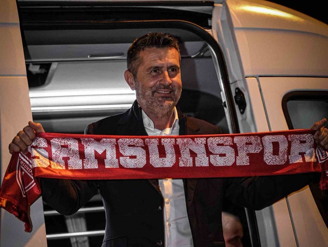 Samsunspor'un yeni hocası Nenad Bjelica, gece uçakla Samsun'a geldi