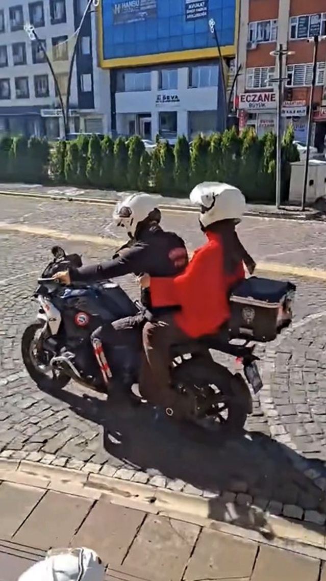 Bingöl'de 8 KPSS adayı, motosikletli polis timlerince sınavına yetiştirildi