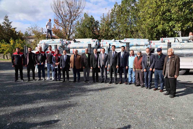 Erzincan'da 28 üreticiye sera örtüsü desteği verildi, 15 bin 579 kilogram dağıtıldı