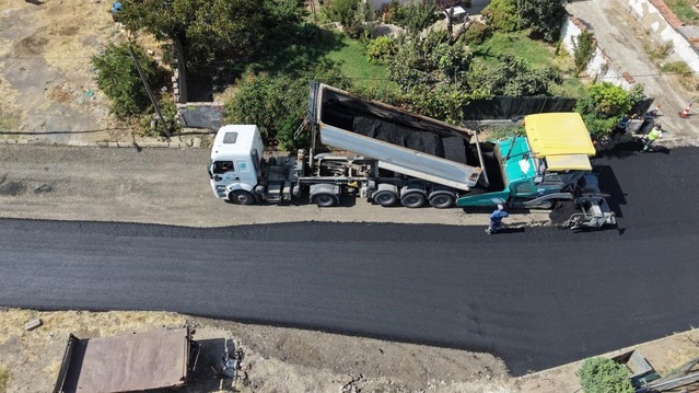 Tekirdağ Büyükşehir Belediyesi Hayrabolu'da 3 caddede yol çalışması yürütüyor