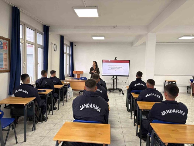 Zonguldak'ta er ve erbaşlara kadına yönelik şiddetle mücadele eğitimi verildi