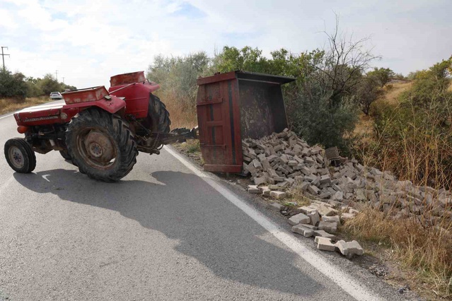 Nevşehir Alacaşar yolunda traktörün römorku devrildi, 2'si çocuk 3 kişi yaralandı
