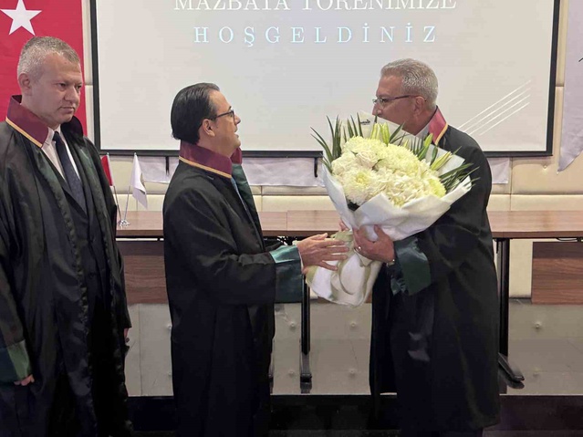 Kayseri Barosu başkanlığına yeniden seçilen Özsoy, programda mazbatasını aldı