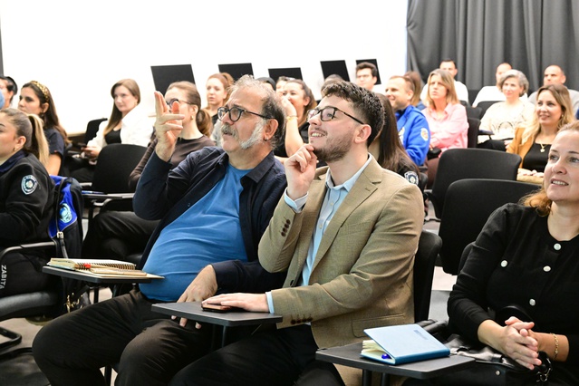Manisa Büyükşehir Belediyesi'nin disleksi farkındalık seminerine 150 personel katıldı