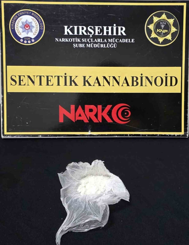 Kırşehir'de araçta 10,40 gram uyuşturucu bulundu, şüpheli tutuklandı