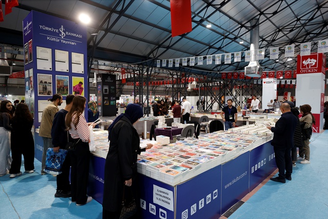 Malatya'da 12. Kitap Fuarı 4. gününde 300'ü aşkın yayınevi ve yazarı ağırlıyor
