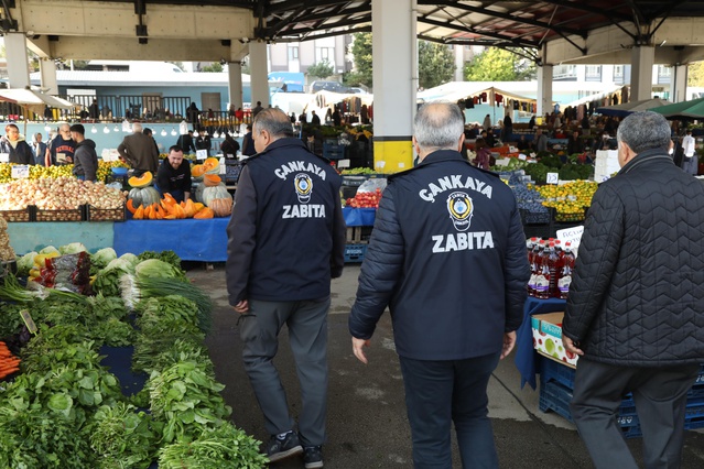 Çankaya Belediyesi pazar yerlerinde fiyat etiketi ve terazi denetimini sürdürüyor