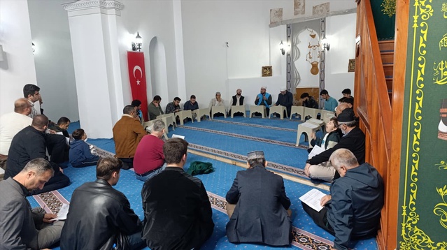 Kırklareli Vize'de öğrenciler barınakta hayvan besledi, hadis halkası düzenlendi