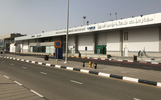 Suudi Arabistan'da Cizan ve Necran havalimanlarına saldırılarda 3 kişi yaralandı
