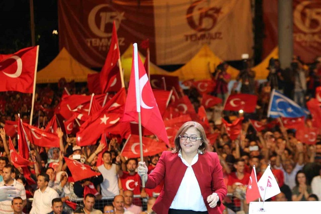 Şahin: "Cumhuriyet, ortak geleceğimizin ve milli iradenin en güçlü teminatıdır"
