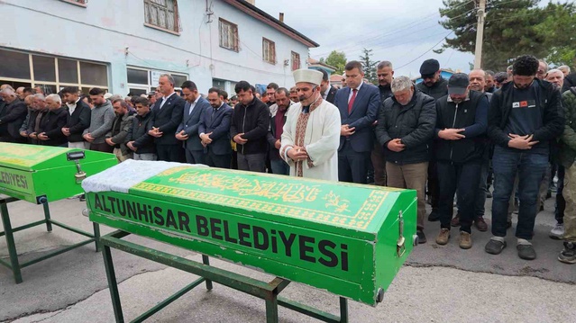 Niğde'nin Bor ilçesindeki kazada hayatını kaybeden 2 kardeş Altunhisar'da defnedildi