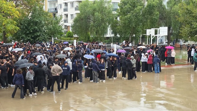 AFAD Aydın, Efeler'deki lisede afet eğitimi sonrası tahliye tatbikatı yaptı