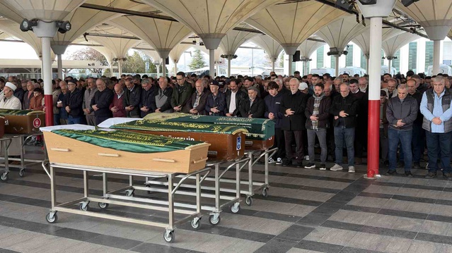 5 yıl önce boşandığı eşinin tabancalı saldırısında ölen kadın Ankara'da defnedildi