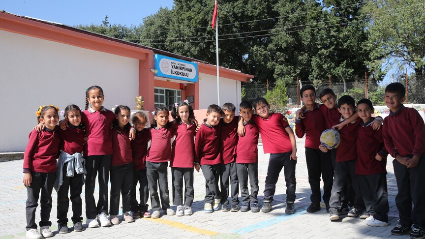 Alarko Carrier, Hatay'da kırsal mahalledeki okula çevre dostu iklimlendirme sistemi kurdu