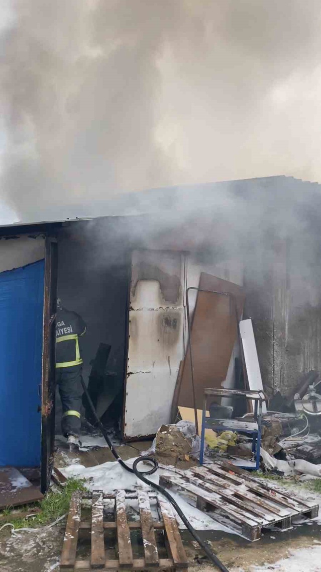 Çanakkale Biga'da marangoz atölyesindeki yangın söndürüldü, polis inceleme başlattı