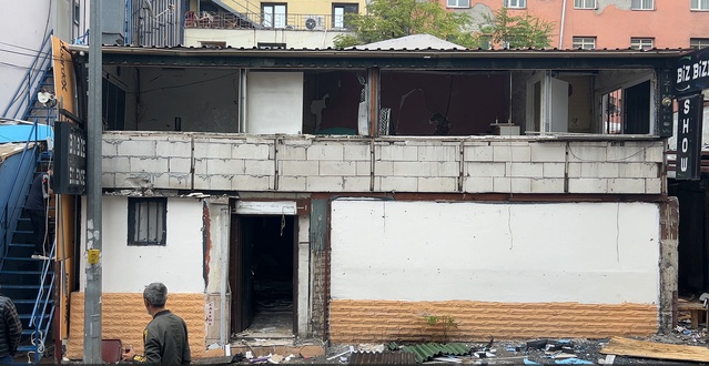 Ankara Altındağ'da güvenlik riski taşıyan eğlence mekanı ve 2 büfe yıkıldı