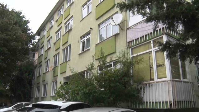 Üsküdar'da rögar patlaması bodrum katını pis suyla doldurdu, sakinler yardım bekliyor