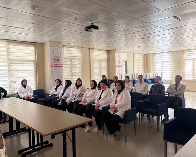Eskişehir Sivrihisar'da yurt personeline beslenme hizmetleri eğitimi verildi