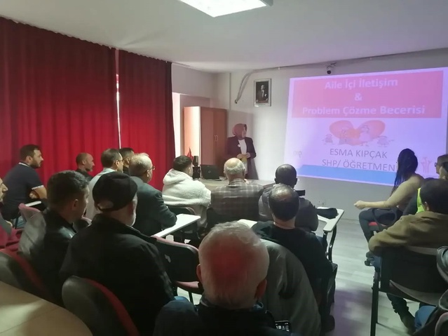 Kütahya Tavşanlı'da yükümlülere aile içi iletişim ve problem çözme semineri yapıldı