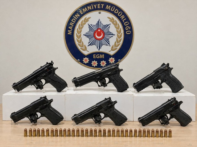 Mardin'de 3 ilçede operasyonda ruhsatsız 6 tabanca ele geçirildi, 4 şüpheli yakalandı