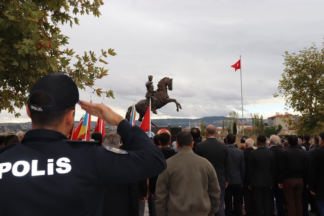 Selendi'de Cumhuriyet'in 103. yıl dönümü kutlamaları çelenk töreniyle başladı