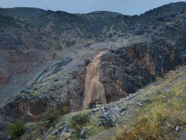 Malatya'da dere yatakları taştı, Erkenek'te HES'lerde tahliye kapağı açıldı