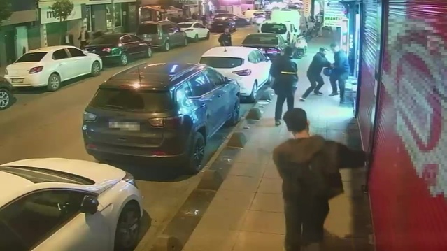 Esenler'de iki kişinin yaralandığı silahlı olayda karşılıklı ateş açıldığı belirlendi
