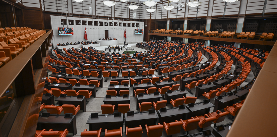Fon teklifi. İlk 5 madde Meclis'te kabul edildi
