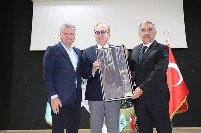 Balıkesir Edremit'te Yaycı federal Kıbrıs çözümünü eleştirdi, iki devleti savundu
