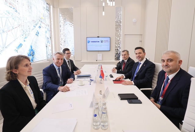 Bakan Bayraktar, Novatek ile LNG iş birliği ve tedarik süreçlerini görüştü