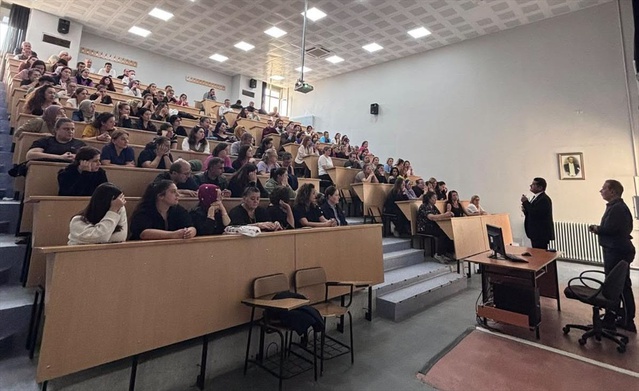TÜ hastanesinde çalışanlara iletişim ve beden dili eğitimi 8 oturumda verildi