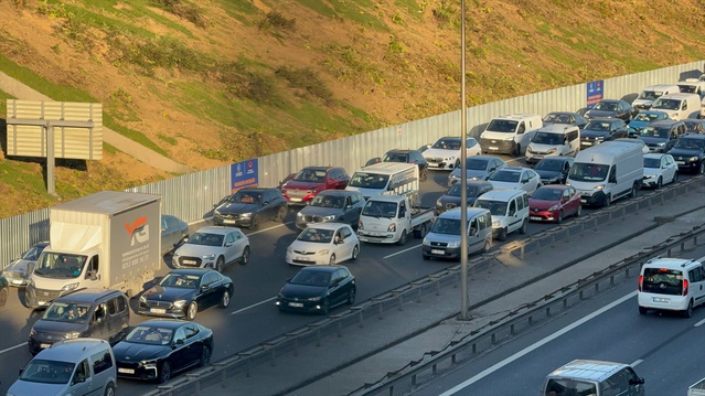 İstanbul trafiği akşam saatlerinde yüzde 80'e ulaştı