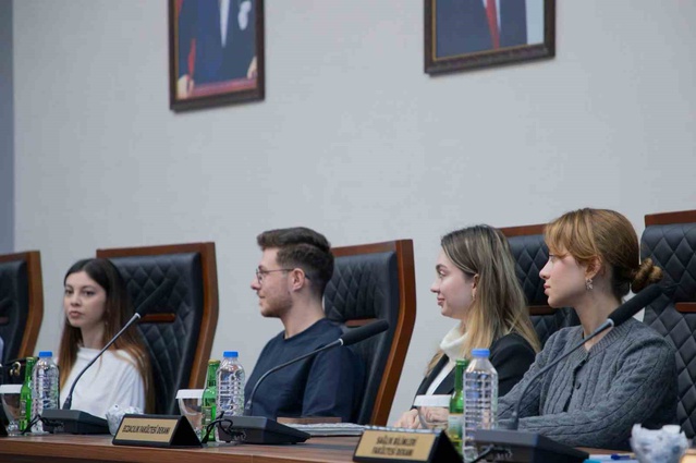 EBYÜ Rektörü Kuyrukluyıldız, öğrenci temsilcilerinin talep ve önerilerini dinledi