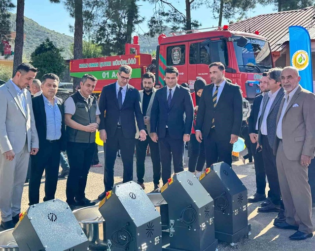 Adana Kozan'da kırsaldaki 27 kadına 840 bin liralık hamur ve çapa makinesi verildi
