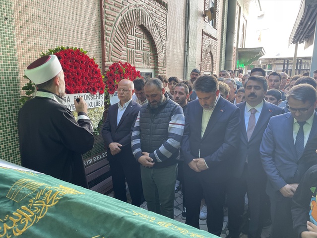 Beynine pıhtı attığı öğrenilen Türkiye şampiyonu güreşçi Turp Bursa'da defnedildi