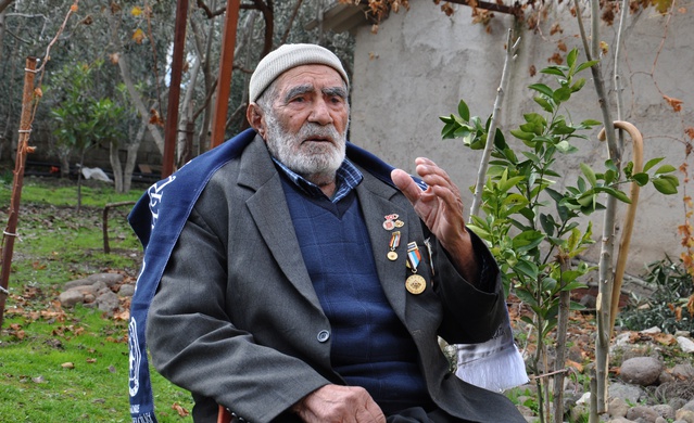 Gaziantep İslahiye'de 7 çocuk babası Kore gazisi Osman Eker (94) askeri törenle uğurlandı
