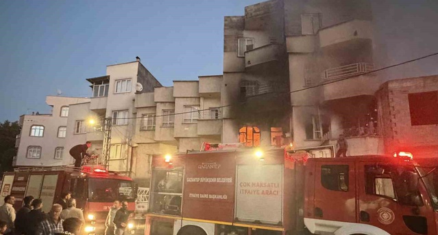 Gaziantep Nizip'te ev yangınında 1 kişi yaralandı, çok sayıda kişi son anda kaçtı