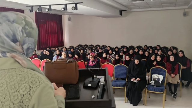 Bayburt'ta Vaiz Hacer Dursun, öğrencilere sabır ve tevekkülün önemini anlattı