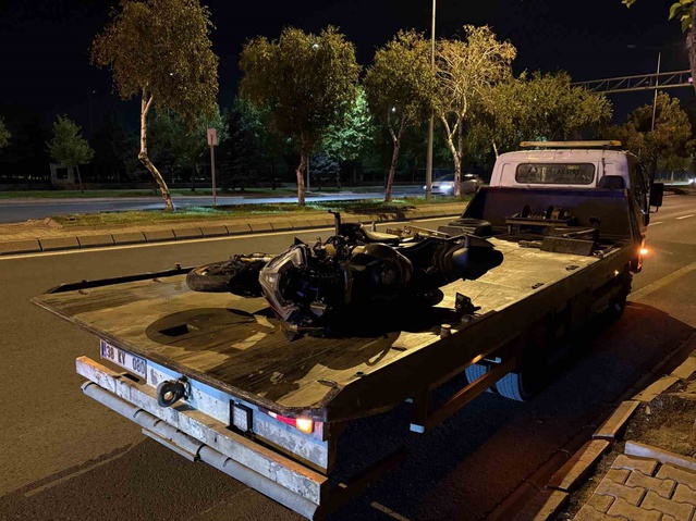 Kayseri Melikgazi'de 50 metre sürüklenen motosiklet sürücüsü ağır yaralandı
