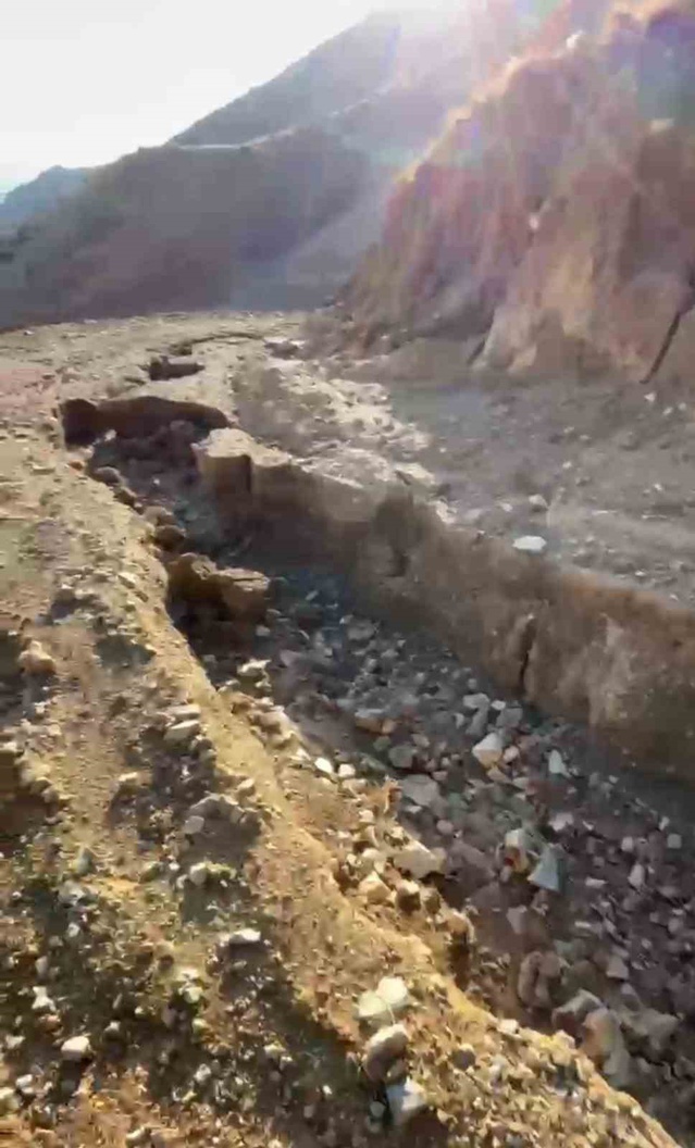 Elazığ Arıcak'ta aşırı yağışın yol açtığı sel, yayla yolunda ciddi tahribat oluşturdu