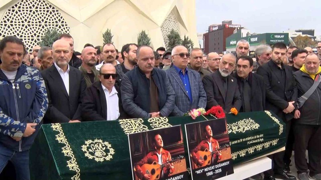 Şarkıcı Nev 57 yaşında hayatını kaybetti, Altunizade'de cenaze töreni düzenlendi.