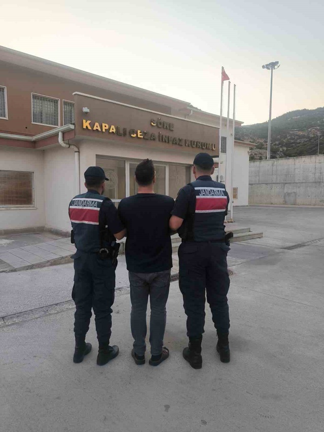 Aydın Söke'de 10 yıl kesinleşmiş hapis cezası olan hükümlüyü jandarma yakaladı