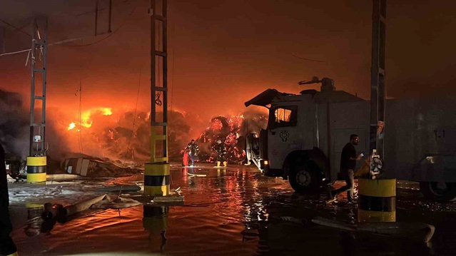 Mersin'de tütün deposundaki yangın saatler süren müdahaleyle kontrol altına alındı